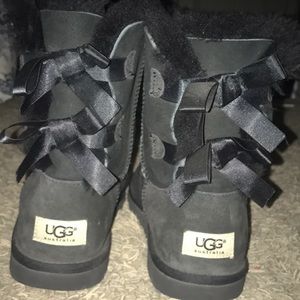 Bailey bow uggs short, like new